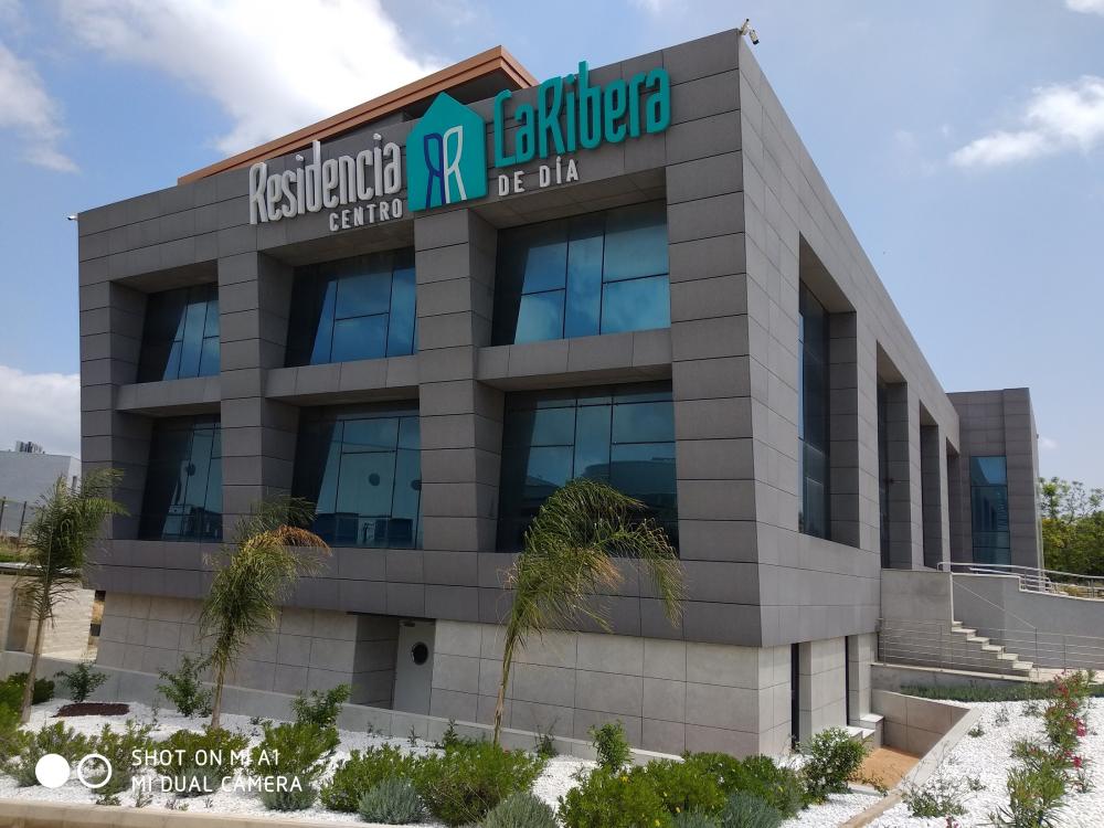 Fachada de la residencia la Ribera.